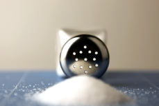 «Потеря сознания и даже смерть». Нужно ли отказываться от соли — врач Мясников дал точный ответ