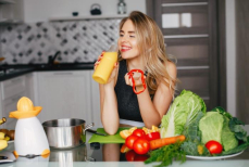 «Забудьте о спорте и диетах». Эта популярная трава избавит от жира на животе и бедрах — быстрое похудение без усилий и суеты