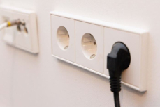 Выключать из сети или оставить? Что лучше и безопаснее для телевизора 