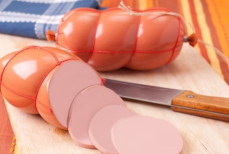 Доктор Мясников назвал самую опасную колбасу. Состоит из 25 процентов жира и содержит канцероген