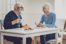Назван самый вредный завтрак для пожилых людей. Может привести к инсульту и инфаркту