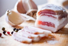 Назван самый полезный вид сала. Врачи советуют его есть ради снижения холестерина в организме