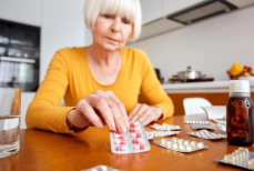 Можно ли повторно выпивать парацетамол людям старше 65 лет. Это важно знать пожилым