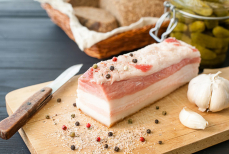 Что можно сделать со старым салом — утилизировать точно не стоит