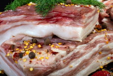 Раскрыт особый способ засолки сала — оно получается нереально нежное