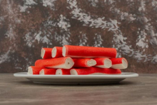 Кому категорически нельзя есть крабовые палочки