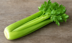 Сок из этого растения снижает давление и защищает от рака — пить натощак. В двух стеблях — максимум пищевых волокон