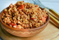 Эта каша замедляет старение и омолаживает женский организм. Врачи рекомендуют есть ее хотя бы раз в неделю