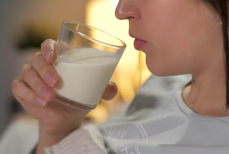 Почему надо каждый день выпивать стакан молока