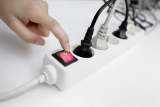 Какие приборы нельзя выключать из розетки