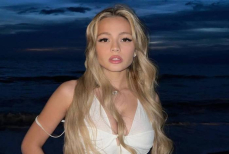 Валя Карнавал показала фигуру после похудения в розовом бикини