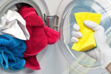 Зачем стоит класть губку в барабан стиральной машины во время стирки — результат поразит