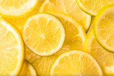 Налет в унитазе — вот как решить проблему при помощи лимона и вилки