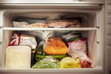 Перечислены продукты, которые лучше навсегда убрать из морозильника