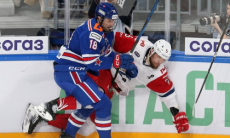 «Кровь не останавливалась». Бывший форвард сборной Казахстана рассказал о травме в матче КХЛ