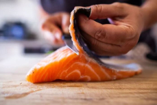 Нужно ли убирать кожицу с лосося? 