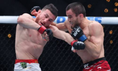 Нурмагомедову «засчитали» победу над Двалишвили в бою за титул UFC