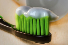 Для чего нужно замораживать зубную пасту