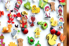 Почему нельзя вешать магниты на холодильник — три опасные причины