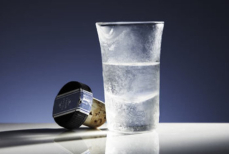 Как правильно хранить водку — охладить или заморозить? В правильном случае она не испарится