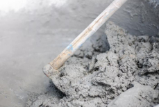 Один компонент — и бетон прочнее камня. Советский лайфхак, который подойдет не только для домашнего ремонта