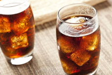 Токсиколог рассказал о скрытых рисках употребления газировки