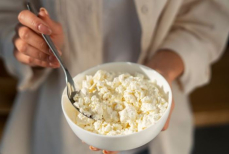 Кому строго нельзя есть творог и почему