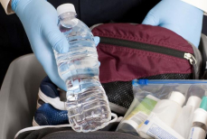 Почему в самолет нельзя проносить воду — ответ удивит многих