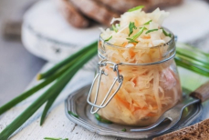 Полезна ли квашеная капуста на ночь