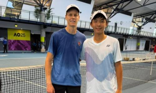 Казахстанский теннисист сыграл с первой ракеткой мира на Australian Open. Видео