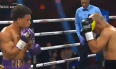 Бой протеже Флойда Мэйвезера закончился быстрым нокаутом. Видео