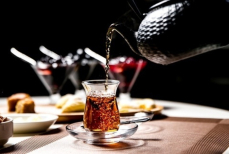 Заварку или кипяток? Что первым нужно класть в чашку 