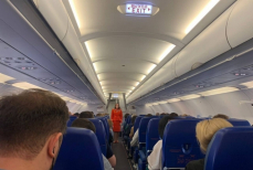 Почему нельзя надевать черные носки в самолет — ответ вас удивит 