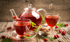 В кастрюле, термосе или чайнике. Как правильно заварить шиповник с пользой для здоровья