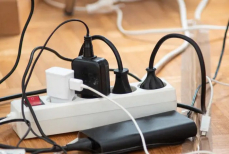 Эти бытовые приборы никогда не следует включать в удлинитель 