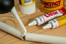 Как легко удалить суперклей с кожи рук, чтобы не навредить себе