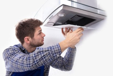 Грязь исчезла за 30 секунд. Женщина раскрыла феноменальный способ чистки вытяжки