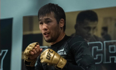 Жесткий нокаут произошел в зале Шавката Рахмонова. Видео