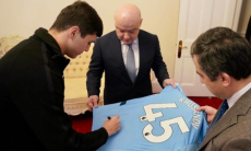 Футболист «Манчестер Сити» Хусанов был замечен в посольстве Узбекистана