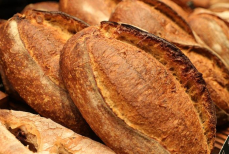 Назван самый вредный хлеб — он быстро повышает уровень сахара. Многие едят его каждый день