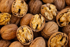 Чем могут быть опасны грецкие орехи
