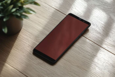 Почему всегда надо класть смартфон экраном вниз