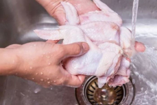 Стоит ли мыть курицу перед готовкой