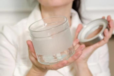 Зачем надо ставить пустую банку в ванной