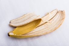 Зачем банановую кожуру кладут в кастрюлю с мясом