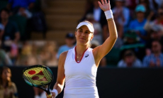 Обидчица Елены Рыбакиной взяла титул и удивила поступком после триумфа. Фото