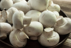 Нужно ли чистить шампиньоны перед приготовлением