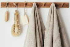 Можно ли вешать полотенца на дверях