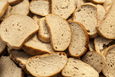 Почему нельзя выбрасывать черствый хлеб