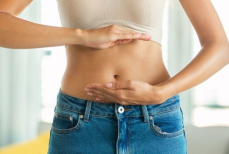 Стоит ли смазывать пупок касторовым маслом на ночь